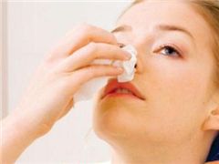>经常性流鼻血怎么办 流鼻血原因 鼻出血止血的方法