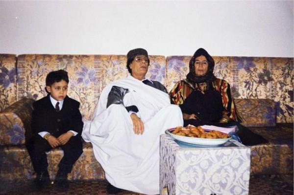 卡扎菲的女人 卡扎菲的一生有多少个女人 现在他的女人们在哪里?