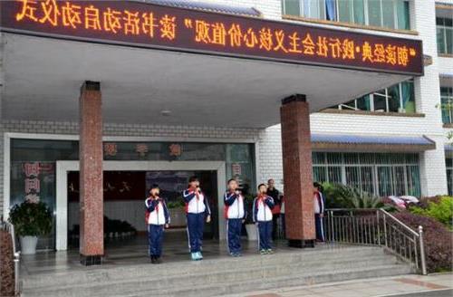 湖北大学冯天瑜 中小学生每天读书1小时 湖北首届校园读书文化节在武汉启动