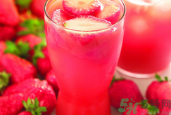 草莓和什么一起榨汁好喝?草莓和什么水果榨汁好喝