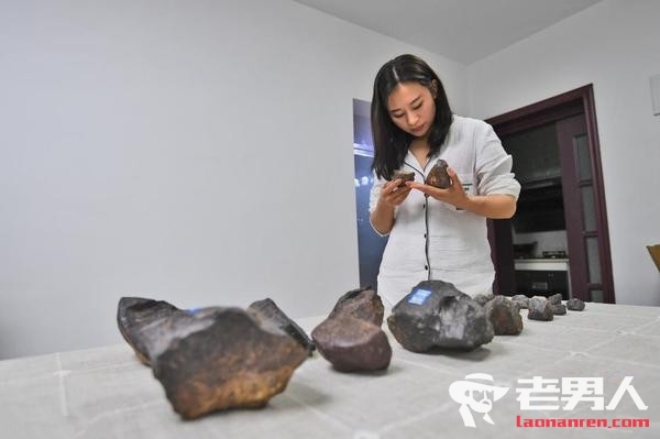 女孩捡回600多颗陨石 开办陨石文化科普馆