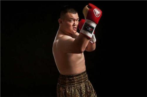 >张君龙vs日本拳王 日本拳王成亚洲重量级第一 张君龙欲重拳KO他