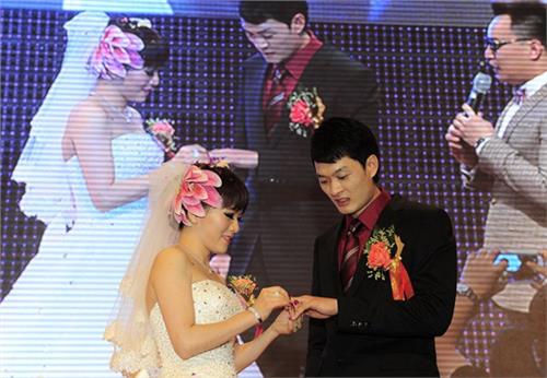 中国篮球后卫陈江华和老婆聂慧丹结婚 两人结婚现场照曝光