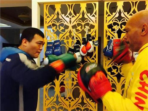 拳击董泰山 董泰山被美国公司解约 张君龙才是中国拳击第1巨人