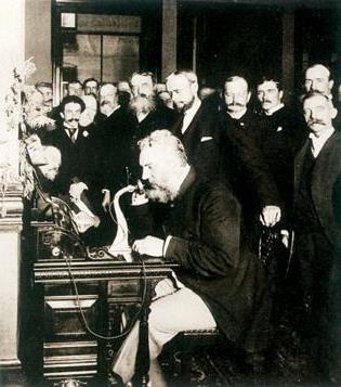 >电话和手机都是谁发明的啊?和爱迪生有什么联系么?