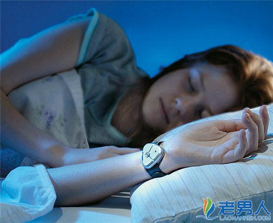 >女人若想要放松睡眠睡前一定要脱下哪三样东西