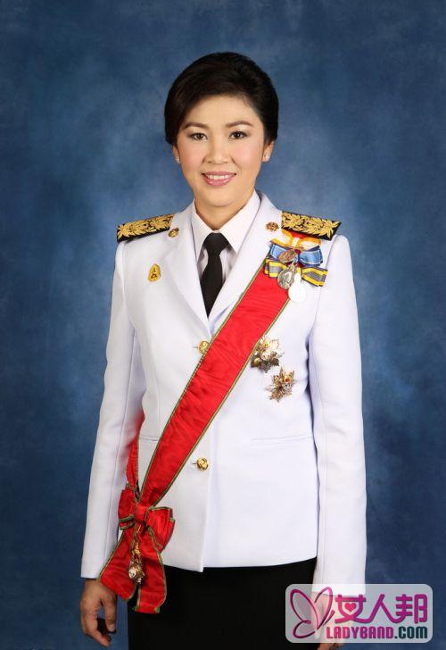 >泰国总理英拉被裁下台 英拉·西那瓦简历照片 老公儿子