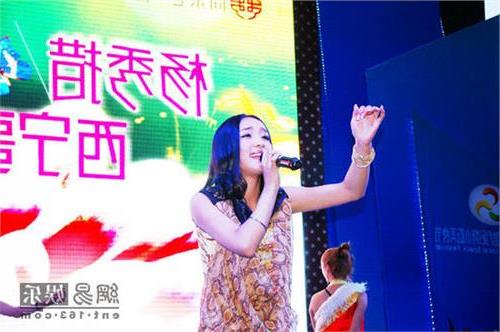 杨秀措卓玛 杨秀措西宁举行首场歌友会 献唱《卓玛》获好评