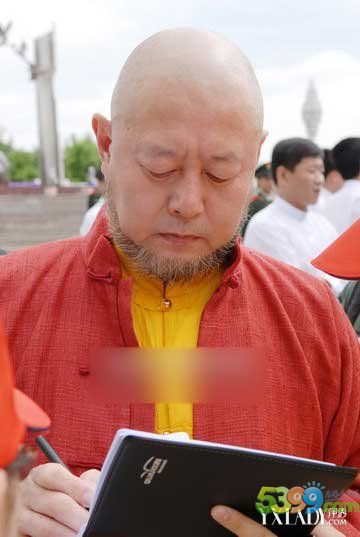 >火风转世活佛 歌手火风竟是活佛转世 11年前被藏传释教寻回庙中