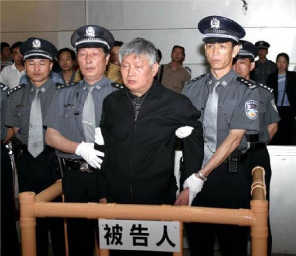 >卢万里判死刑 贵州省原交通厅长卢万里一审被判处死刑