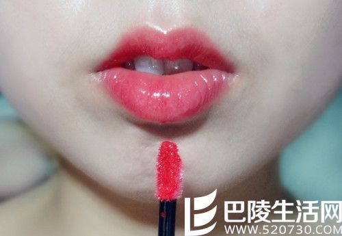 YSL圣罗兰镜光唇釉 阿玛尼红管唇釉chanel2016丝绒唇釉植村秀无色限漆光唇釉倩碧小方唇釉