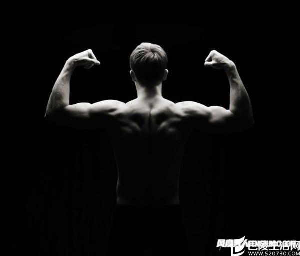 胸肌男怎么练出来的 锻炼胸肌最有效的方法