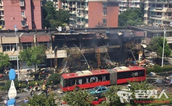 >杭州餐馆发生爆炸 已致2人死亡55人受伤现场非常恐怖