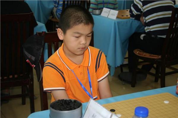 >崔哲瀚世界冠军个数 中国围棋世界冠军数达30个 柯洁成史上最年轻三冠王