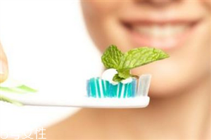漱口水能代替牙膏吗 漱口水和牙膏的区别