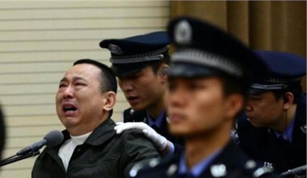 >刘汉是被谁整死的 中国首个被判死刑的亿万富翁 曾派人暗杀刘汉