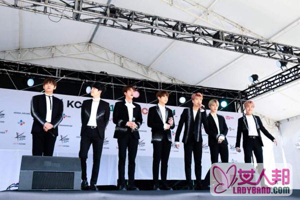 >[防弹少年团][新闻]170318 防弹出席“KCON 2017 MEXICO”红毯活动 正装帅气逼人