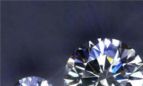 莫桑钻和钻石哪个好 “新型宝石”魔星莫桑钻来袭 钻石要降价了