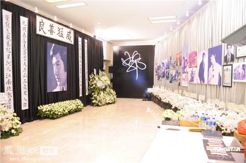 邓光荣香港世界殡仪馆设灵 周润发黎明等送花圈