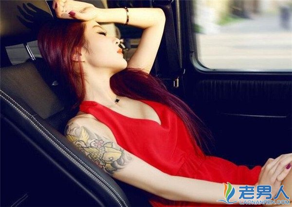 扬州女司机不会开空调 开热风将自己闷中暑