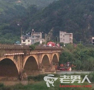 福建莆田客车坠桥实载19人还是35人 到底死亡多少人