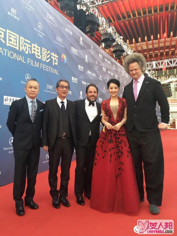 第六届北京国际电影节闭幕 许晴朱茵领衔红毯"女神团"