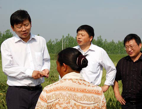 湖北周森锋 湖北省宜城市长周森锋的父亲和家庭背景