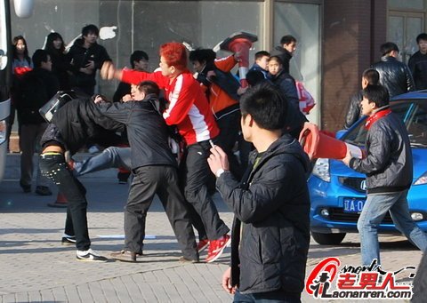 辽宁北京球迷群殴原因只为言语不和【图】