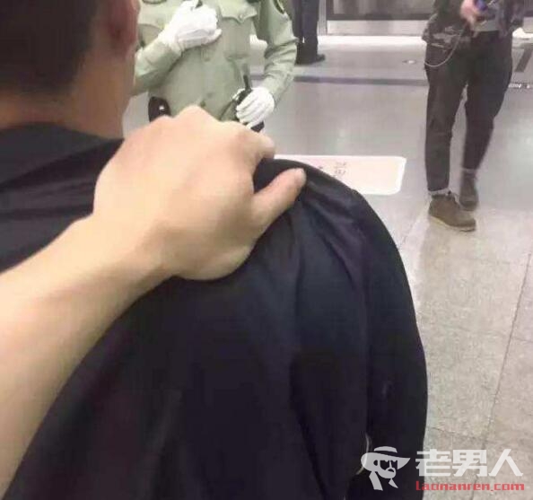 >北京地铁色狼裸露下体欲猥亵女子 竟咬伤便衣手臂被获刑