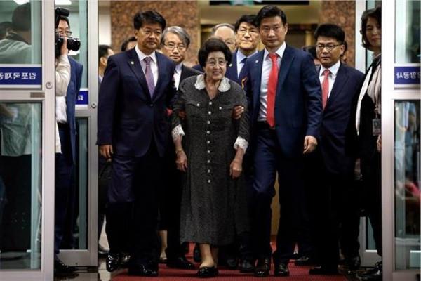 韩媒:朝鲜冷待韩国前总统金大中遗孀李姬镐访朝