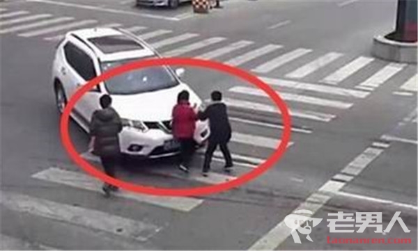 女司机撞女童碾压 3次驾车直接撞行人