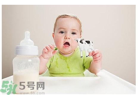 积食发烧可以喝牛奶吗？积食发烧可以喝酸奶吗？