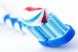牙膏越贵越好吗 刷牙的小窍门