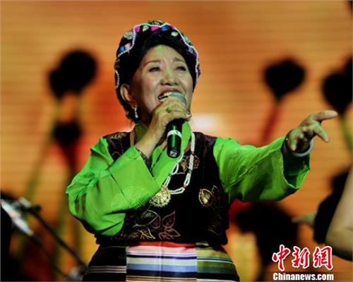 卓玛原唱 78岁才旦卓玛唱经典贺国庆:为大家唱歌高兴(图)