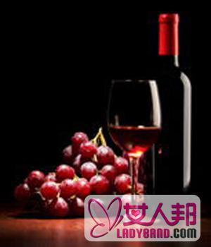 >【干红葡萄酒的功效】干红葡萄酒的功效与作用