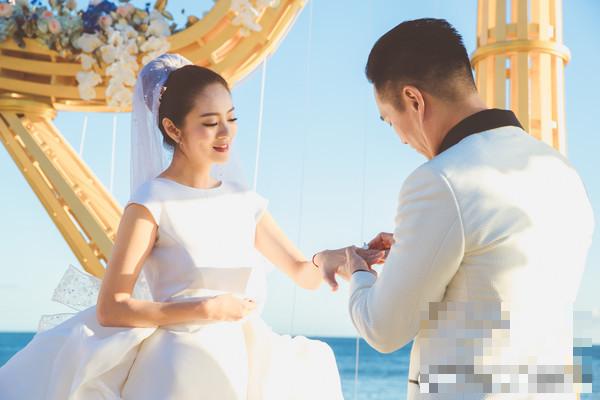 安以轩婚礼邀请卡曝光星光熠熠 3套婚戒约1亿元