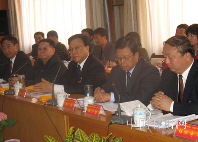 陆浩同志4月24日下午参加天水代表团讨论(图)