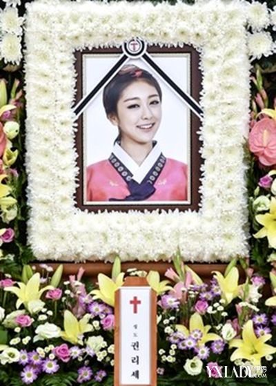 >车祸去世的韩国女团权梨世出殡 圈内好友纷纷出席哀悼故人