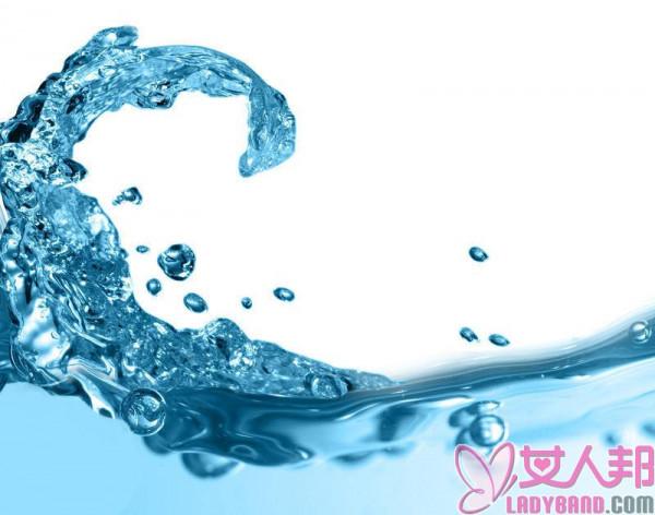 9个关于喝水的小贴士让皮肤更健康