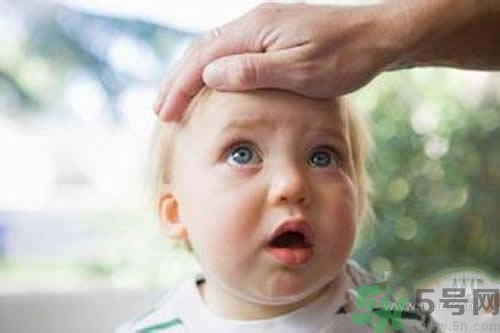 宝宝发烧多少度要吃退烧药？宝宝发烧退烧药多久吃一次？
