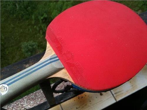 乒乓球拍胶皮的反贴与正贴