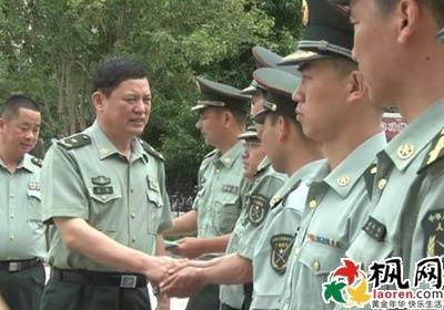 张践少将调任海南省军区司令员 徐粉林作讲话