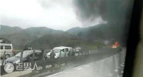 清连高速发生车祸 19车碰撞7车燃烧致6死16伤
