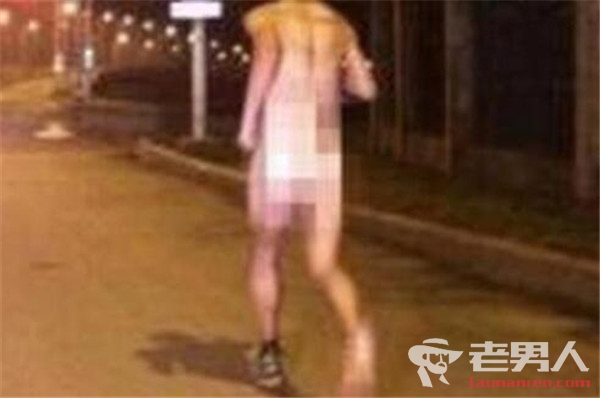 日本男子太热裸奔 全裸出街的理由是因为天气太热了
