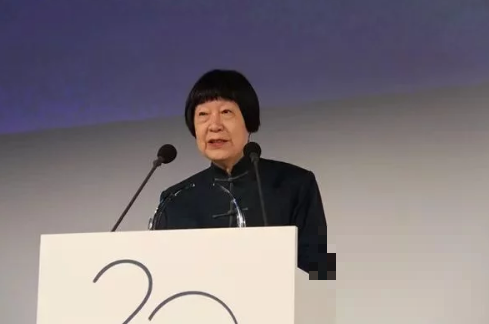 膜拜中国女人!82岁获世界大奖 第五位 “世界杰出女科学家”领奖开口后征