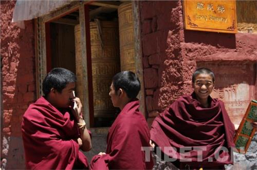 次仁多吉喇嘛谈十一世班禅