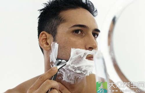 男人刮胡子最佳时间