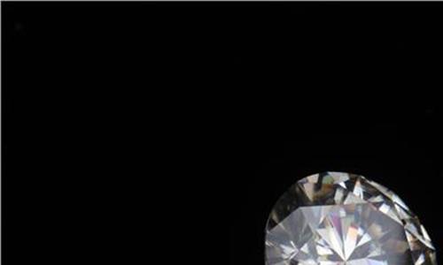 戴莫桑钻尴尬 买莫桑钻石石节省9万元 网友直呼过瘾