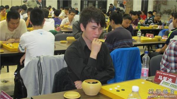 >四大高手洛阳征战棋圣赛 华以刚徐莹将大盘讲解