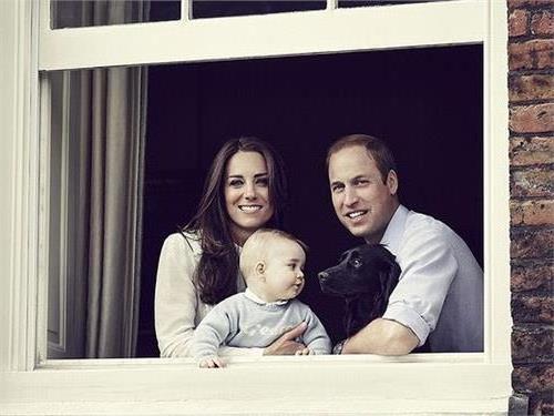 >威廉王子与凯特王妃的儿子近照